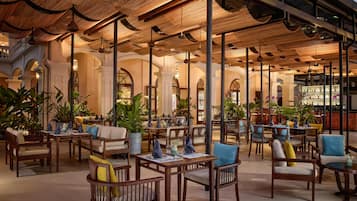 3 restaurants; breakfast, lunch, dinner and brunch served