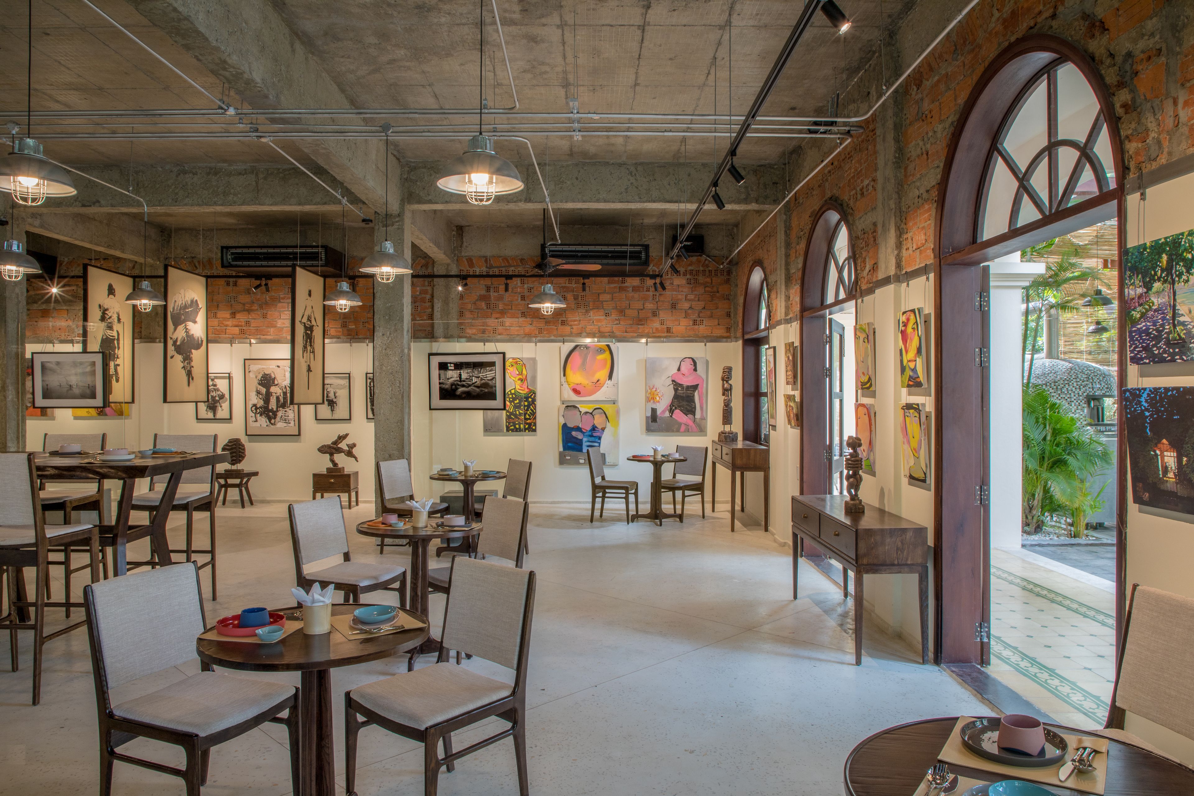 lunch, dinner, brunch served; american cuisine, garden views