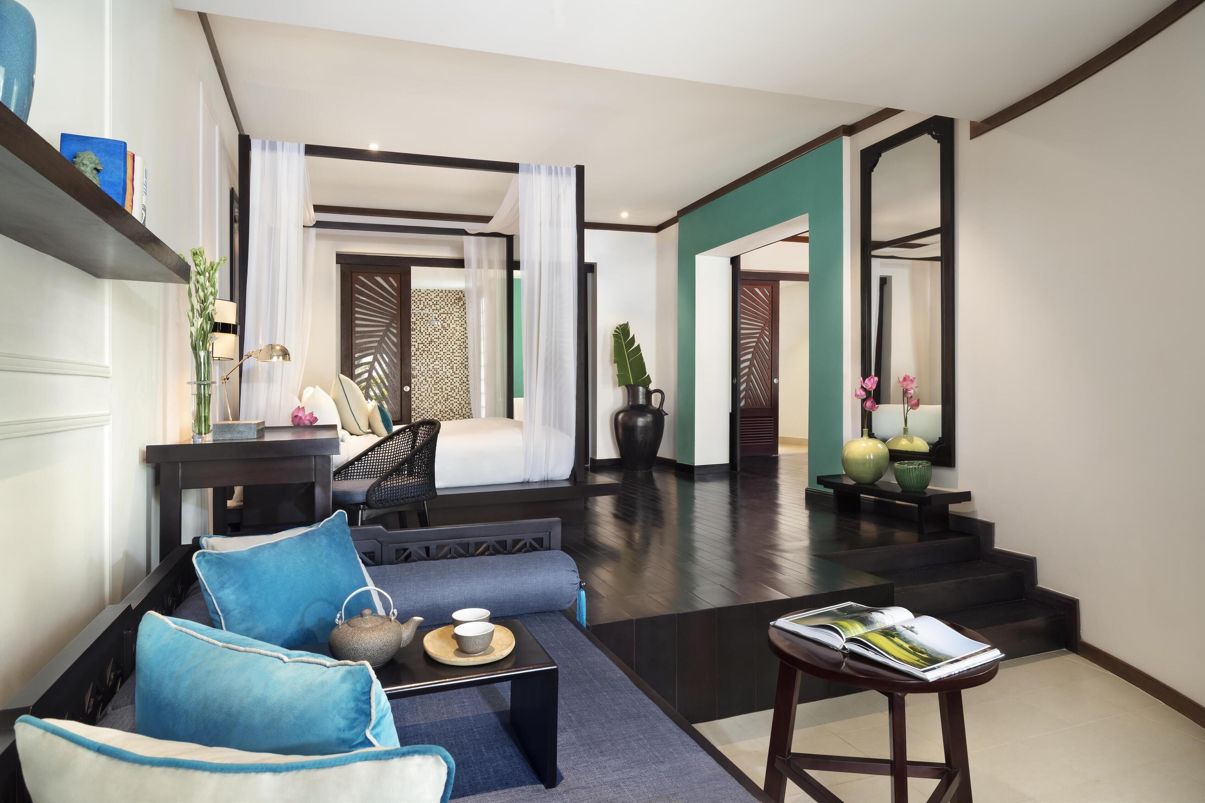 Anantara Garden Suite | Minibar, in-room safe, individually decorated, individually furnished