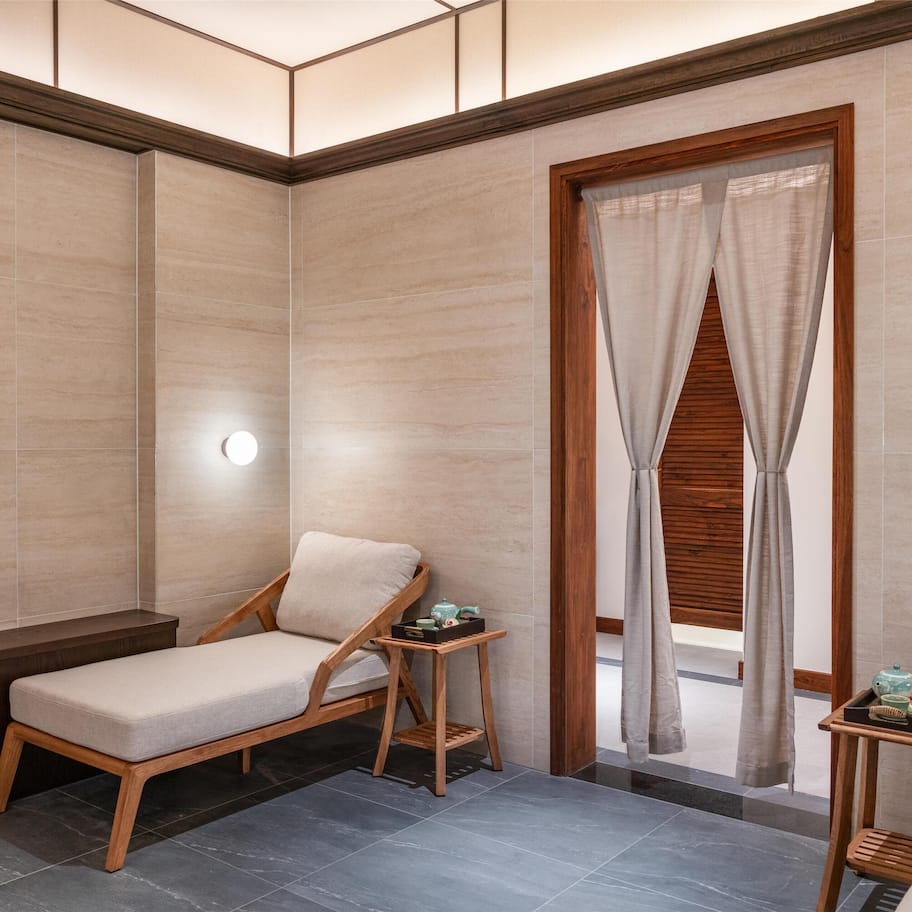 Salas de tratamiento para parejas, tina de hidromasaje y aromaterapia