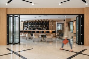 Bar (en el alojamiento)