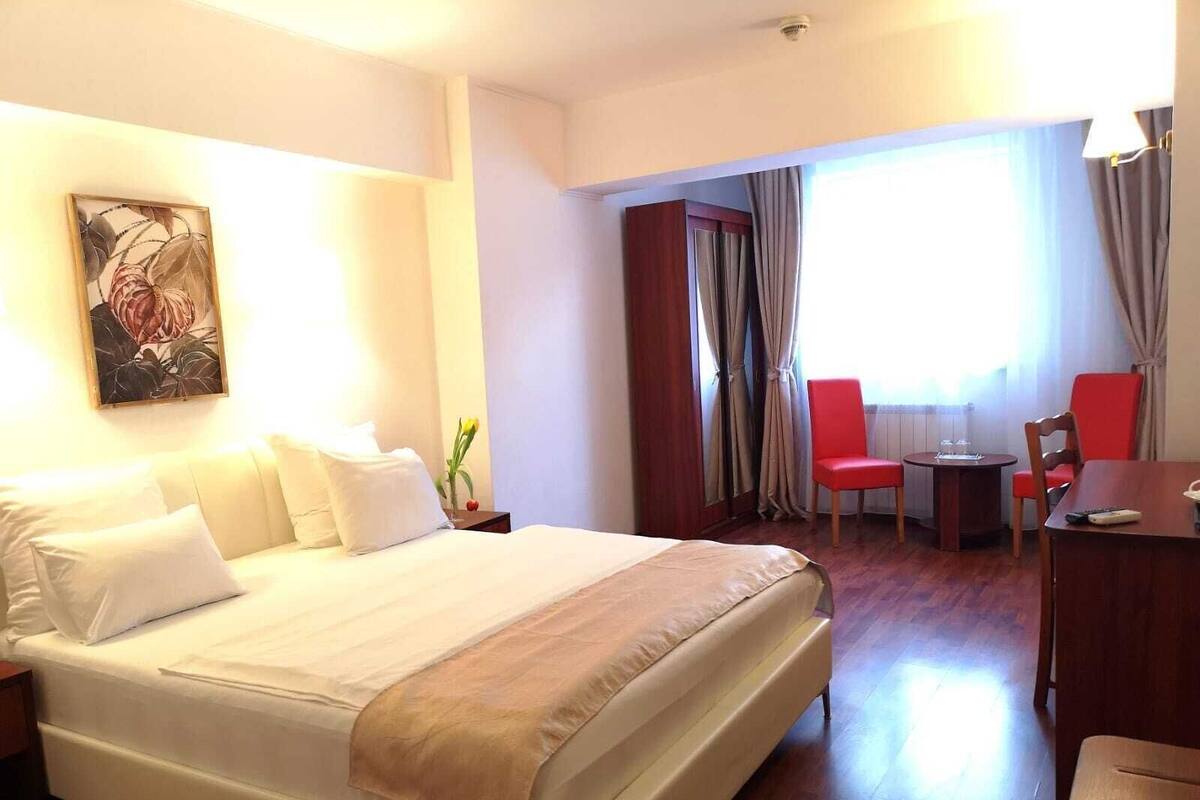 Select Comfort beds, minibar, in-room safe, desk