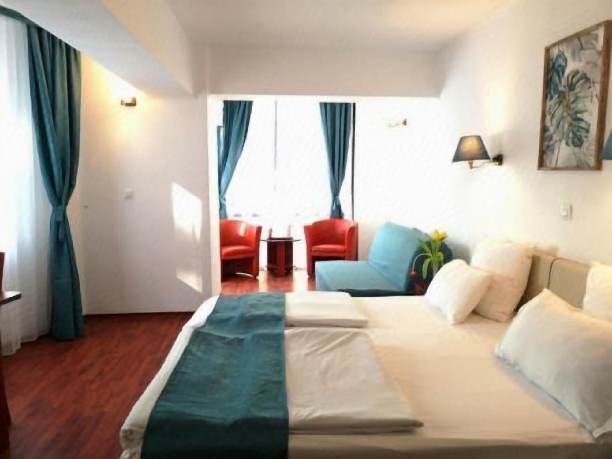 Select Comfort beds, minibar, in-room safe, desk