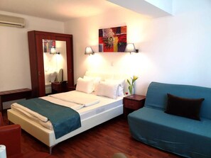 Habitación doble estándar | Camas Select Comfort, minibar y caja de seguridad en la habitación 
