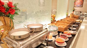 Daily buffet breakfast for a fee - Amora Hotel Tapae Chiang Mai (Chiang Mai)
