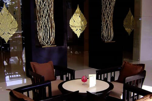 Bar lounge