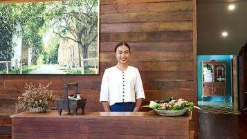 Sauna, hot tub, body treatments, mud baths, aromatherapy, Thai massages