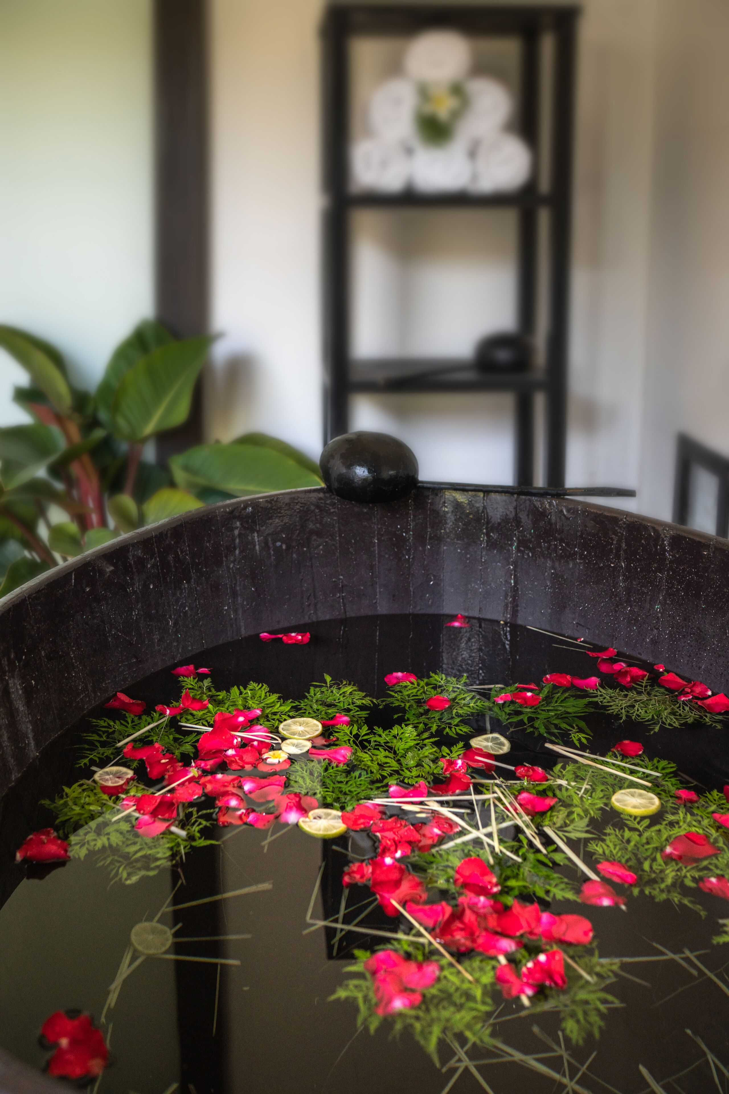 couples treatment room(s), sauna, hot tub, steam room, body treatments