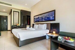 Premium bedding, minibar, in-room safe, desk - Hoi An Historic Hotel (Da Nang)