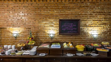 Desayuno buffet todos los días (con cargo)