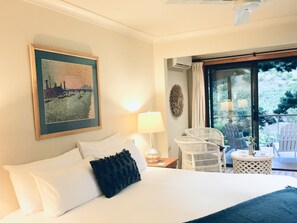 Suite de lujo, 1 cama King size, baño en la habitación, vista al lago | Ropa de cama de alta calidad y camas con pillow-top 