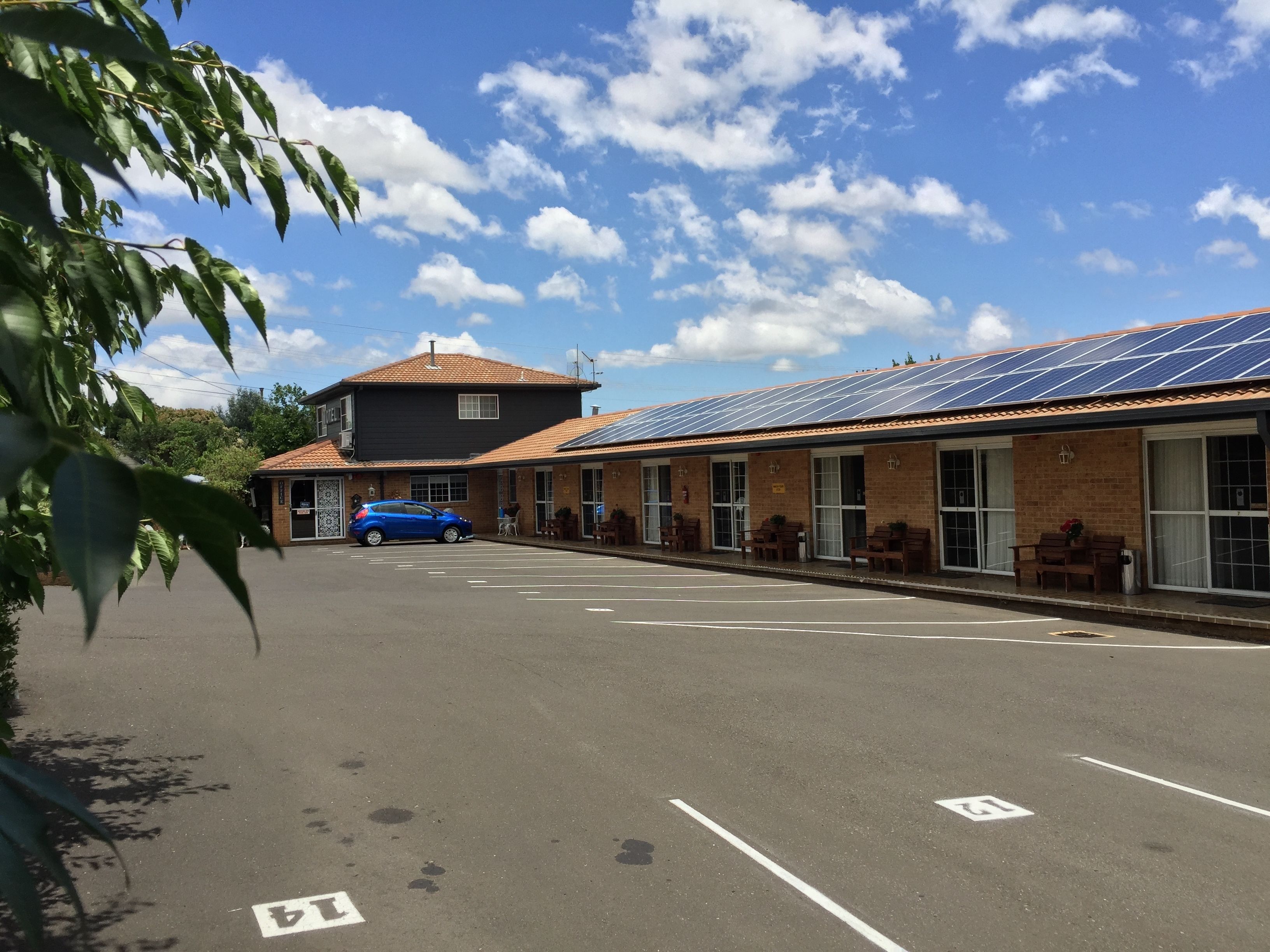 Standard Twin Room | Dilengkapkan perabot secara berasingan, meja, ruang kerja komputer riba 