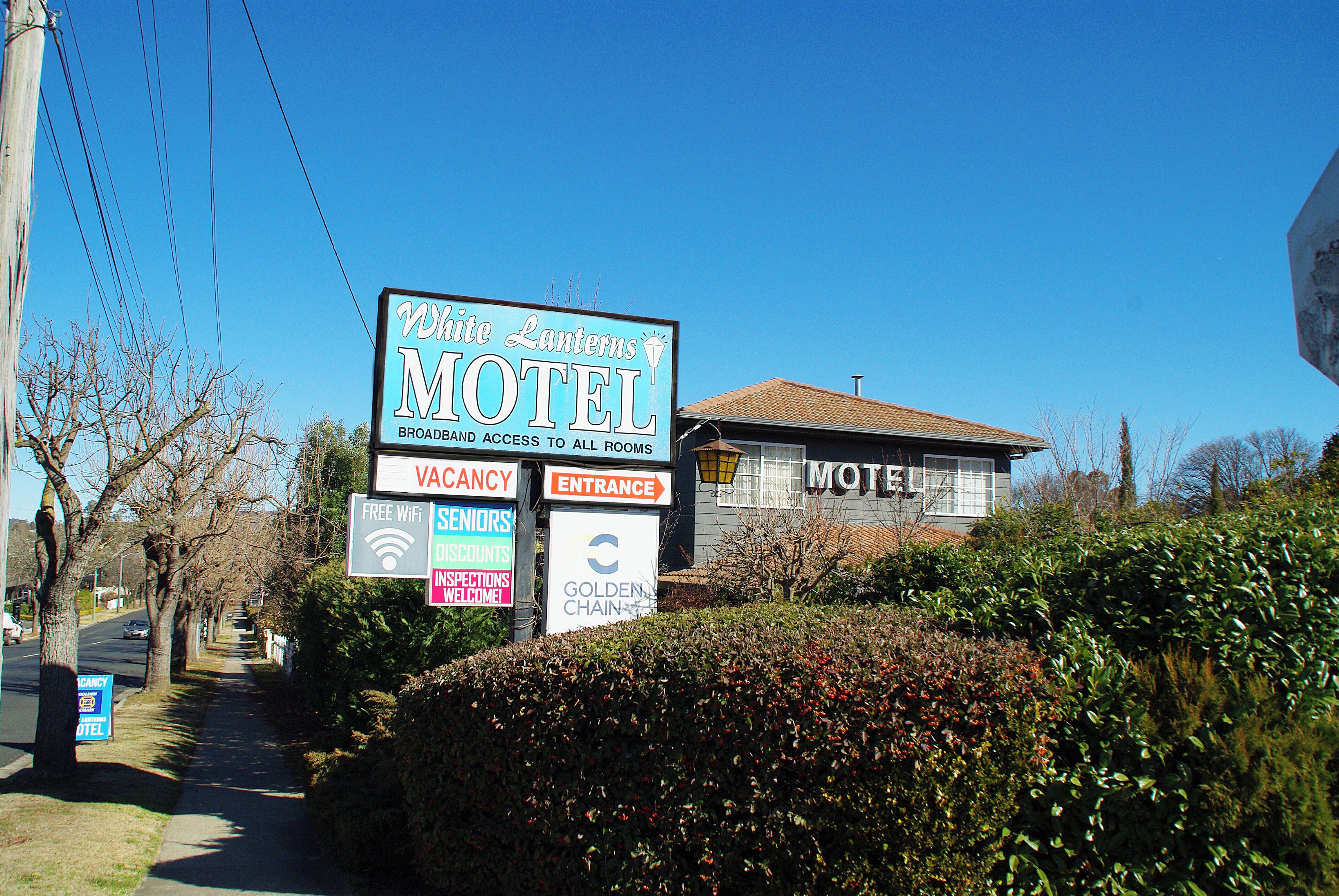 A motel sign with amenities including free wifi, senior discounts, and a welcome message.