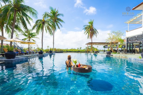 2 outdoor pools, pool umbrellas, sun loungers