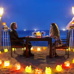 2 restaurants, breakfast served