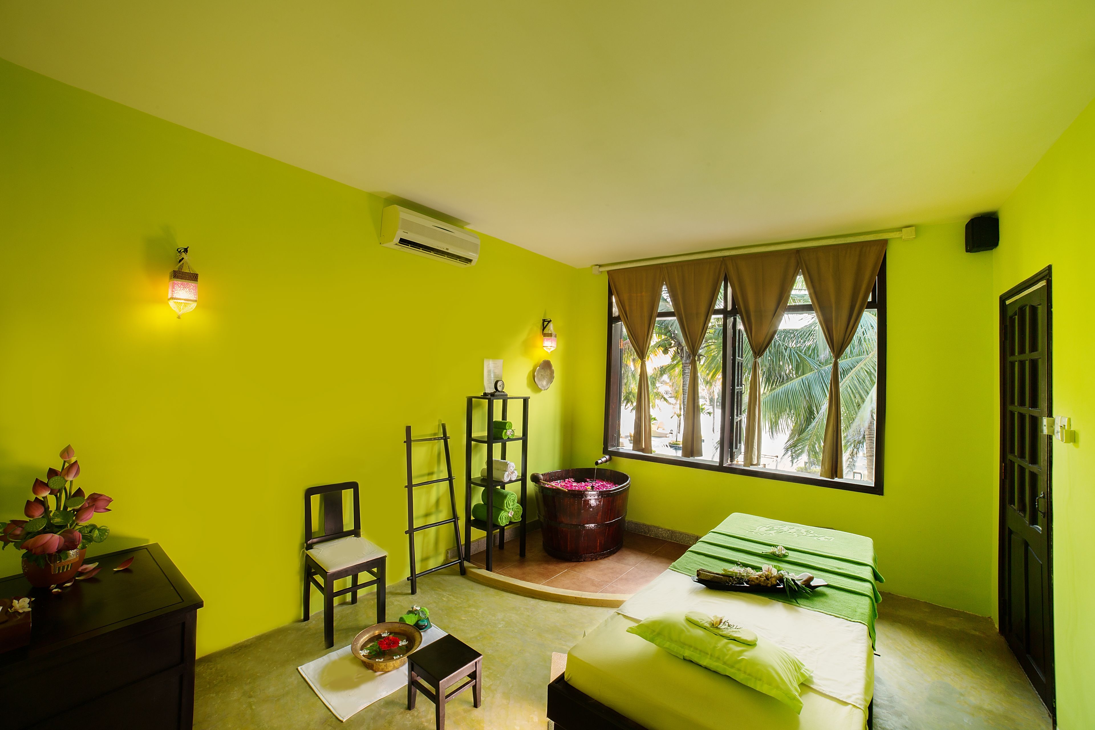 couples treatment room(s), hot tub, body treatments, aromatherapy