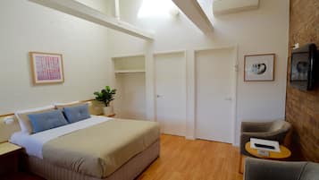 Standard Queen Room | Free WiFi, bed sheets