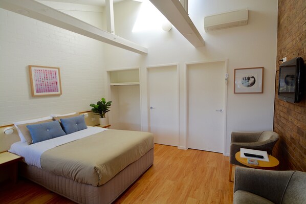 واي فاي مجانًا وملاءات أسرّة