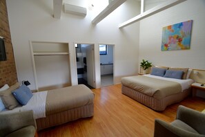 슈피리어 트윈룸 | 무료 WiFi, 침대 시트