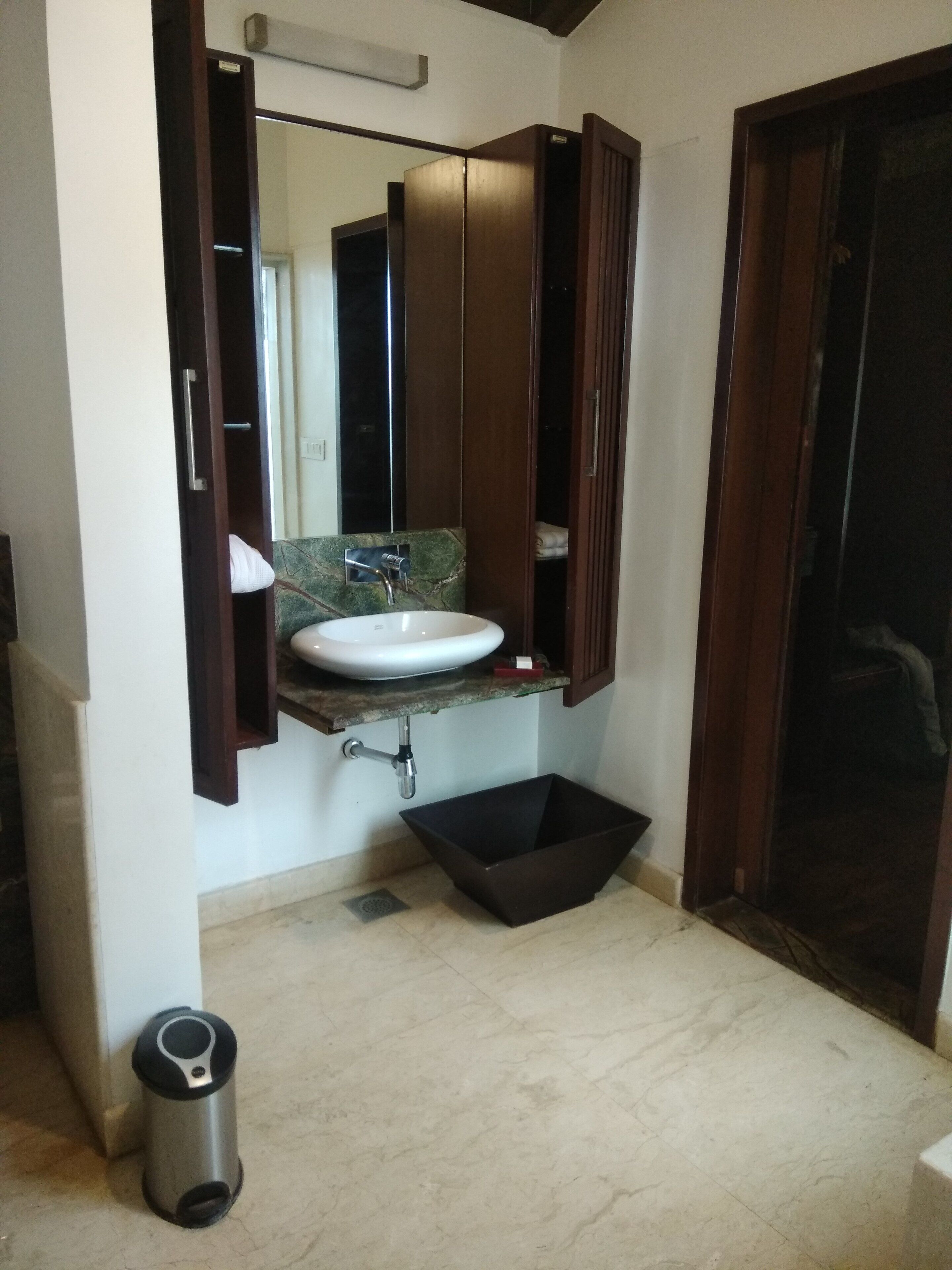 waterfront villa | bathroom sink