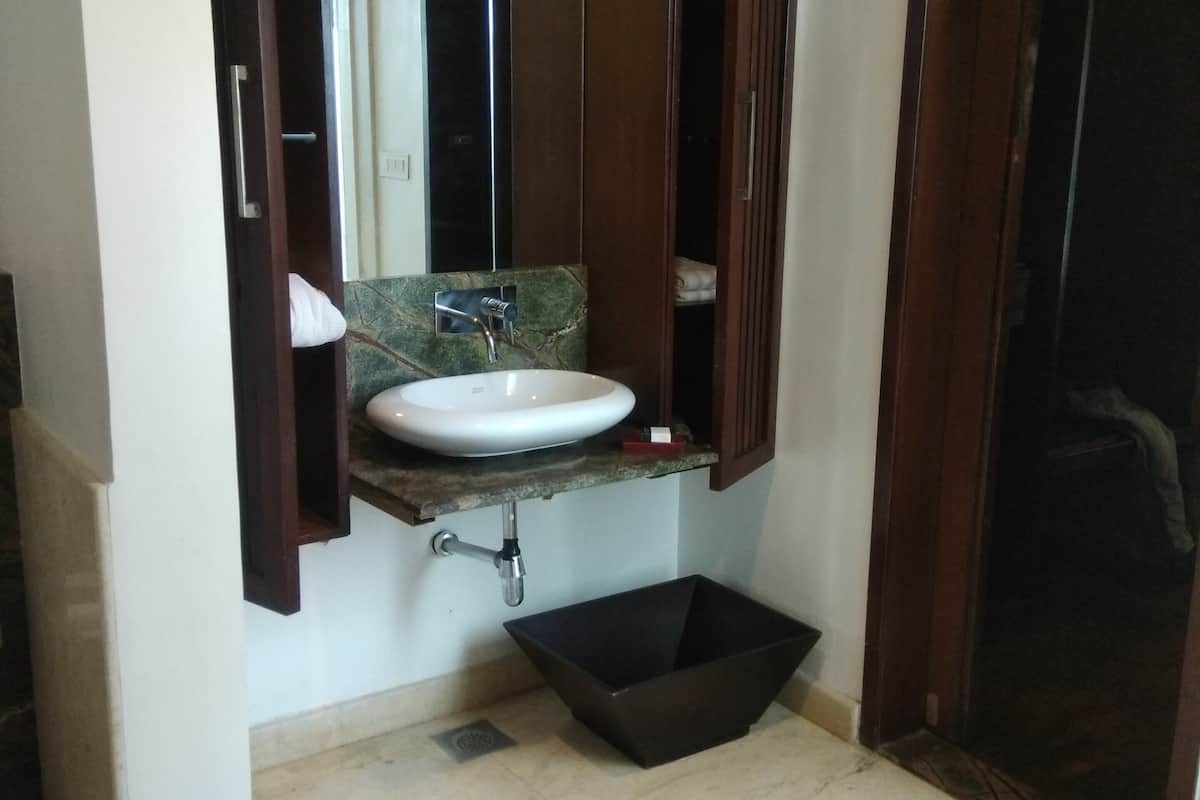 waterfront villa | bathroom sink