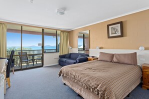 Standardzimmer, Balkon (Upstairs Beachfront Queen)