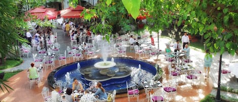 Petit déjeuner buffet compris tous les jours