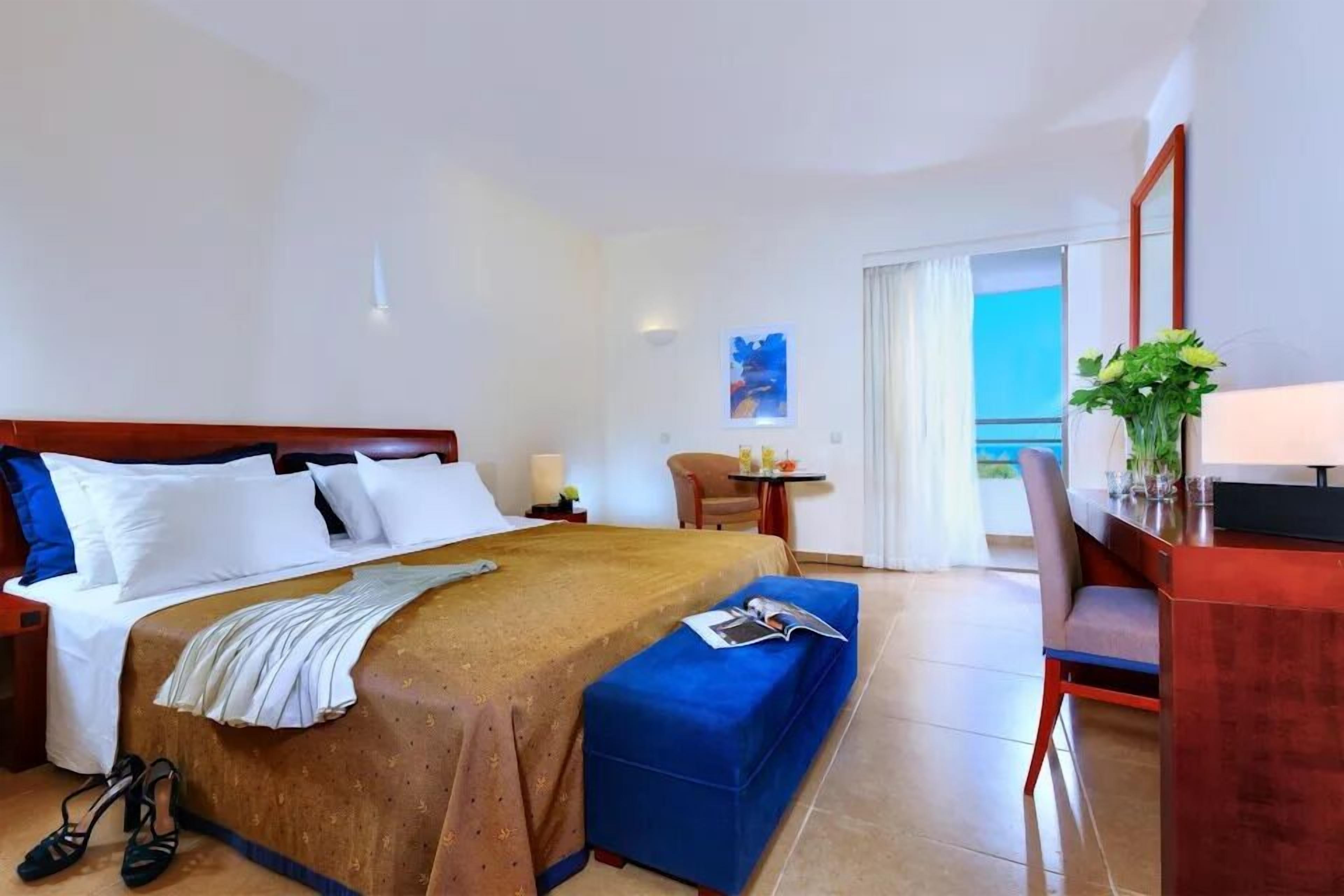 行政客房, 部分海景 | 防过敏的被褥、特色装修、特色家居、办公桌