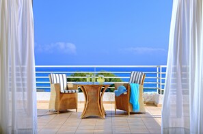 View from room - Apollonia Beach Resort & Spa (Malevizi)