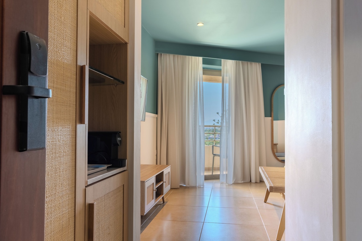Deluxe Bungalow, Partial Sea View