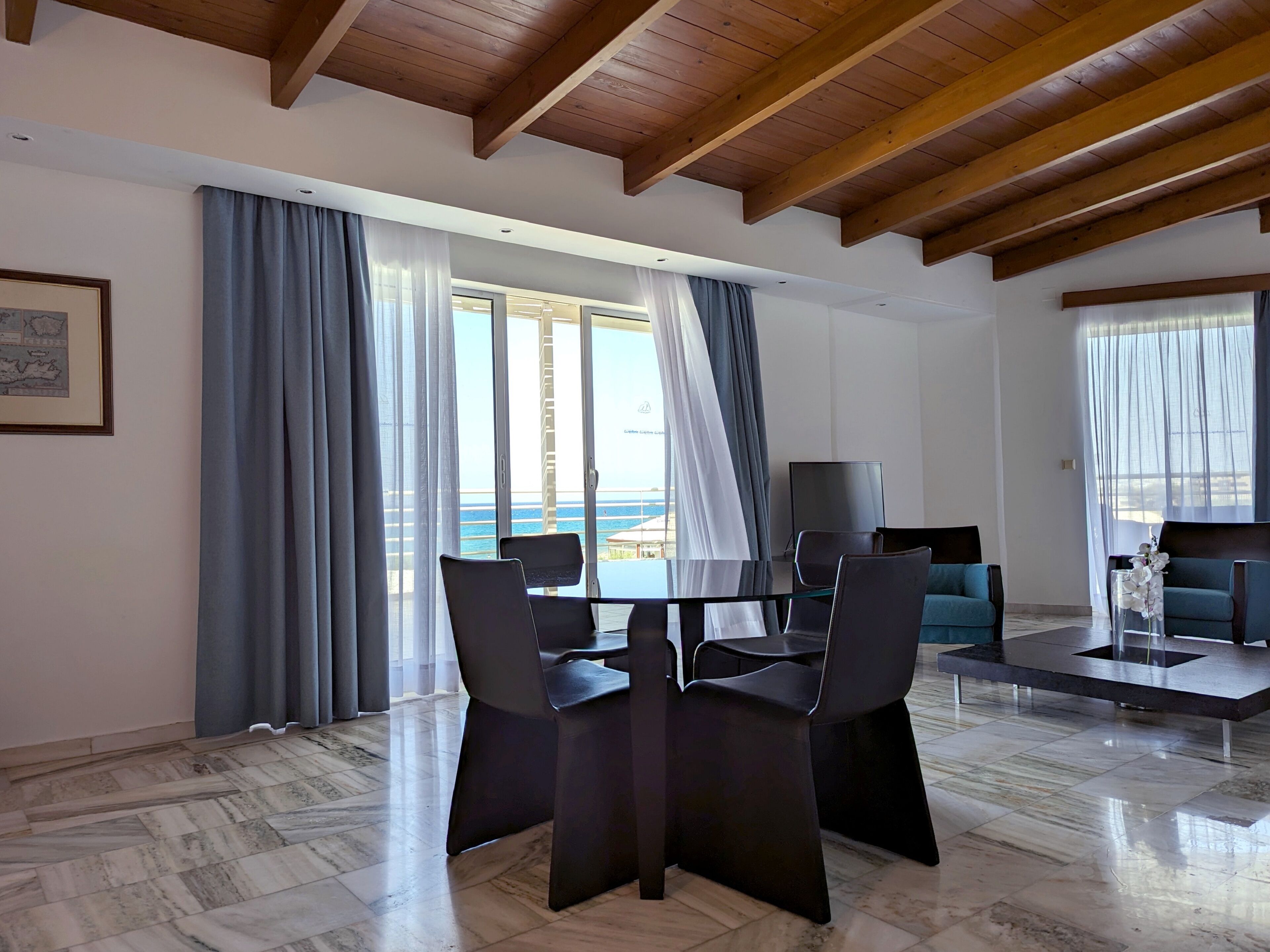 Suite, Partial Sea View | Hypo-allergenic bedding, individually decorated, individually furnished