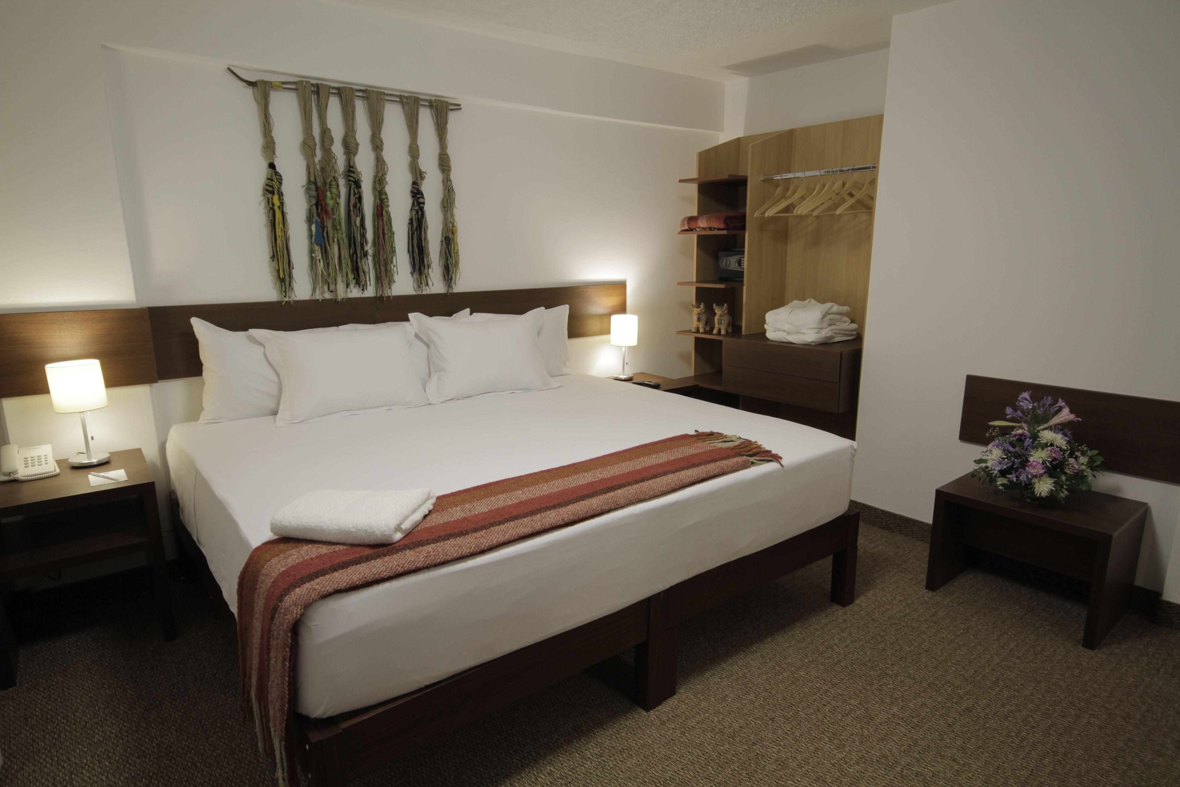 suite | in-room safe, desk, free wifi, bed sheets