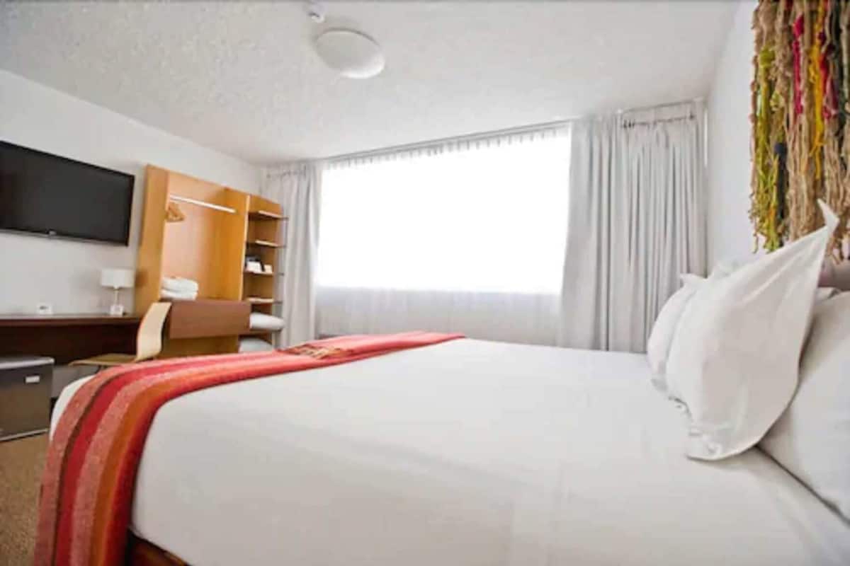 In-room safe, desk, WiFi (free), bed sheets