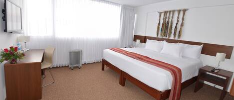 高級雙人或雙床房 | 客房內保險箱、書桌、免費無線上網、床單