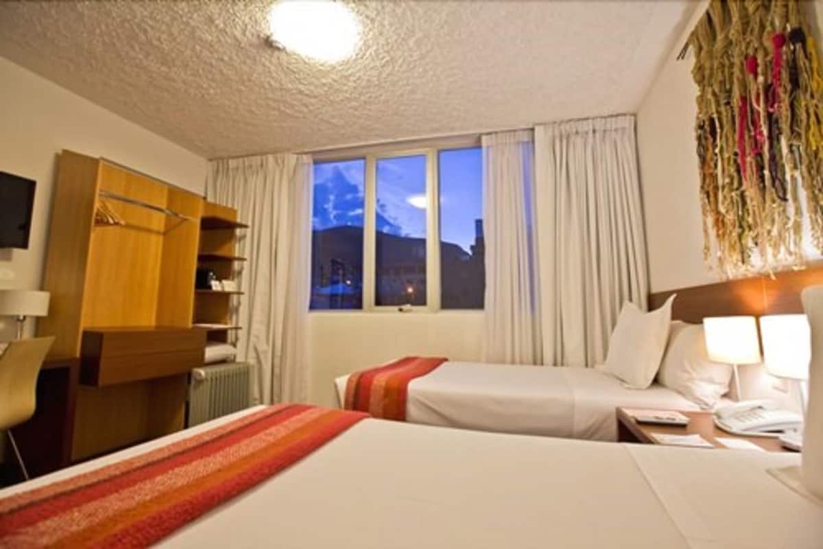 standard twin room | in-room safe, desk, free wifi, bed sheets