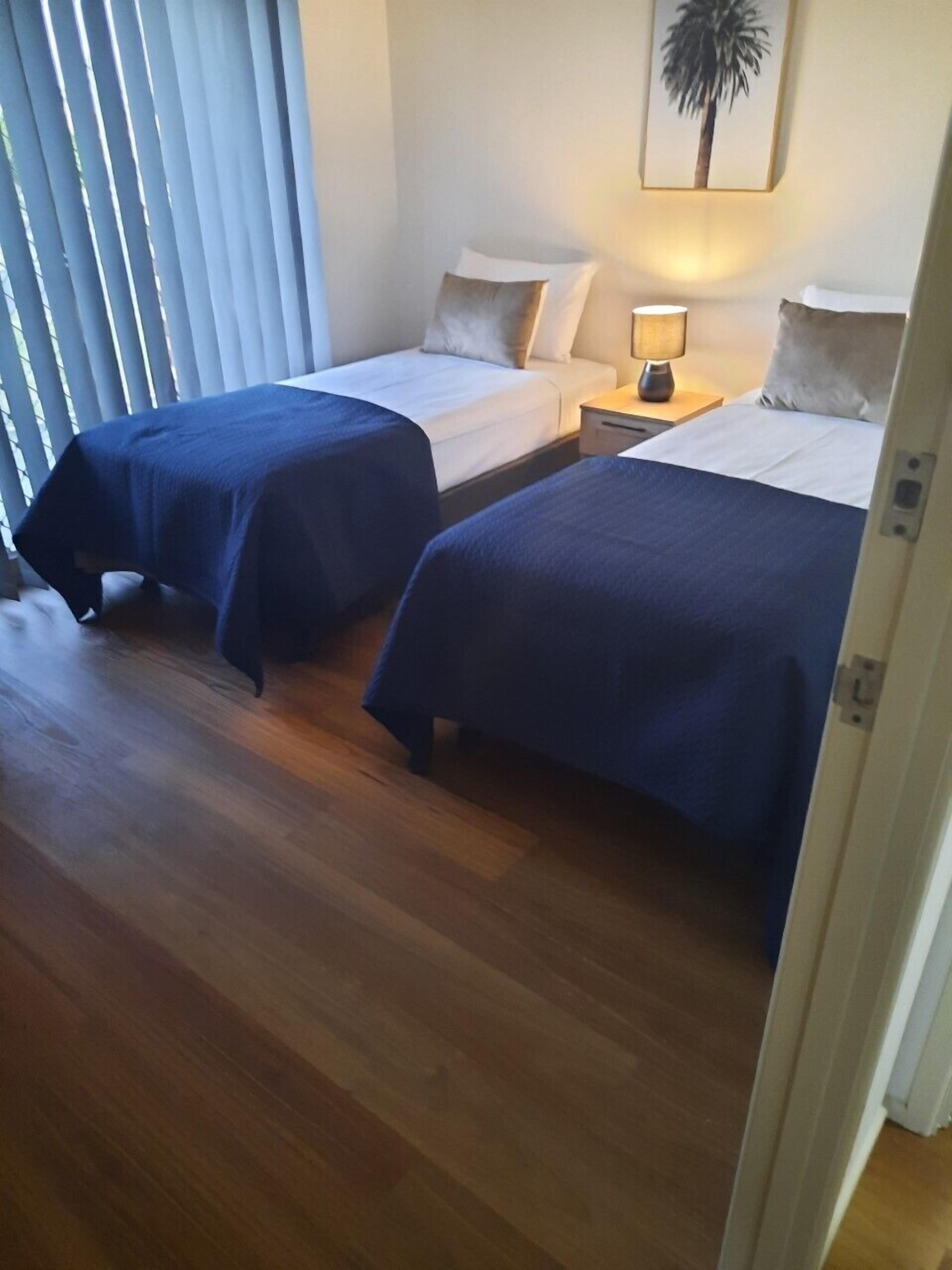 Deluxe 2 Bedroom Apartment | Iron/ironing board, free WiFi, bed sheets