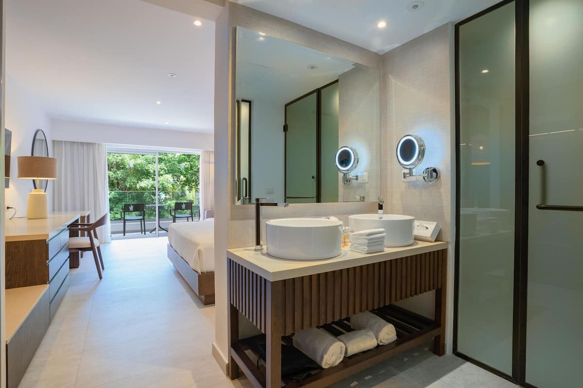 Free minibar, in-room safe, iron/ironing board, free cribs/infant beds