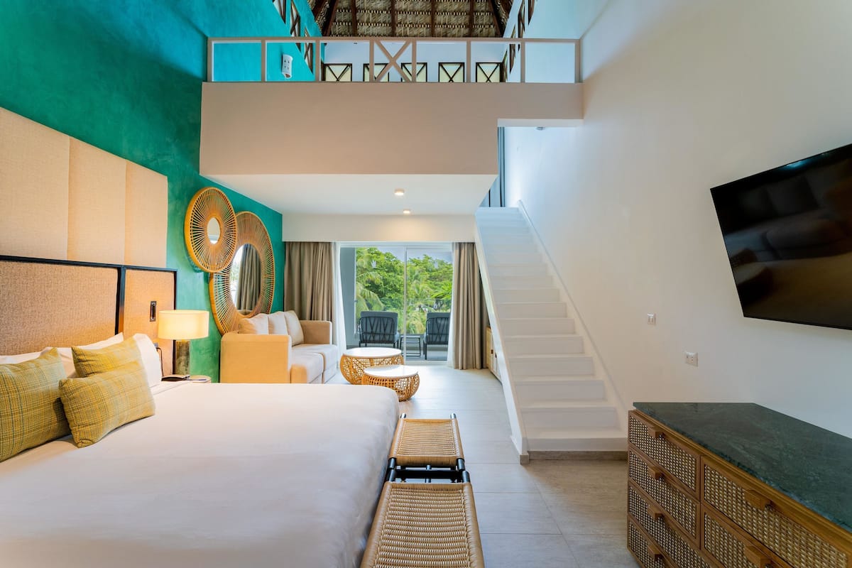 Suite – honeymoon, 1 kingsize-seng | Minibar (inkludert), safe på rommet og strykejern/-brett