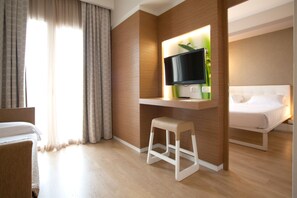 Hochwertige Bettwaren, Minibar, Zimmersafe, Schreibtisch