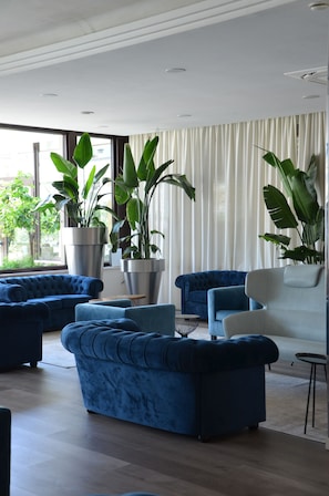 Lobby sitting area - Oxygen Lifestyle Hotel (Rimini)