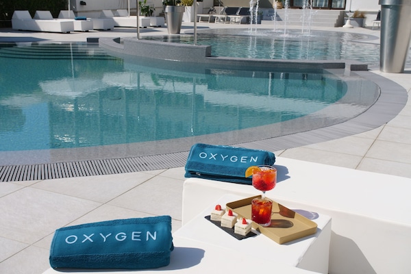 Bar accanto alla piscina