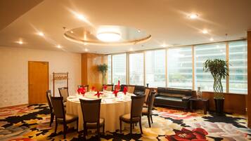 Aperto a colazione, pranzo e cena, cucina cinese