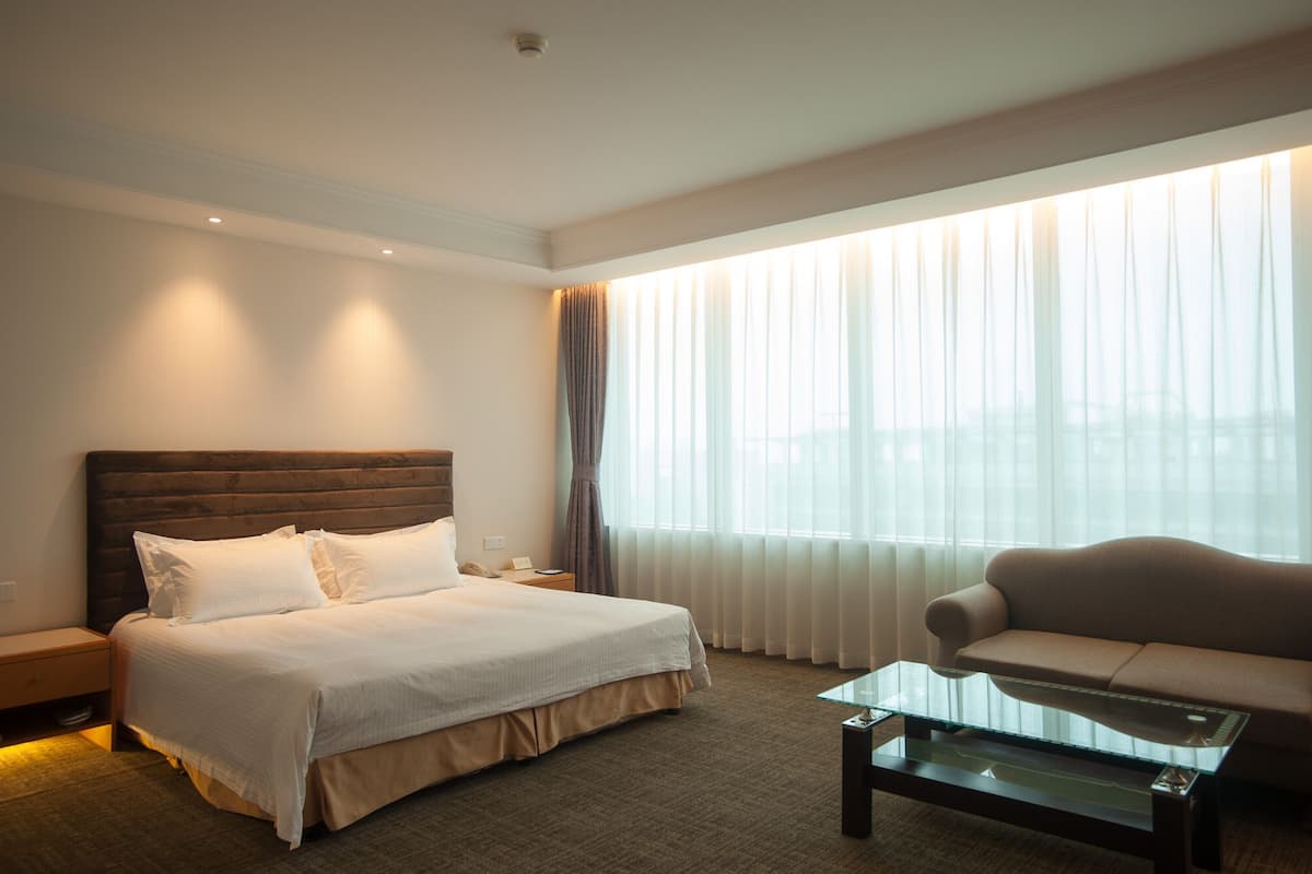 Superior King | In-room safe, desk, blackout drapes, free WiFi