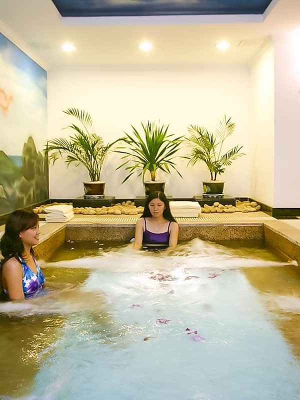 Sauna, hot tub, steam room, body treatments, facials