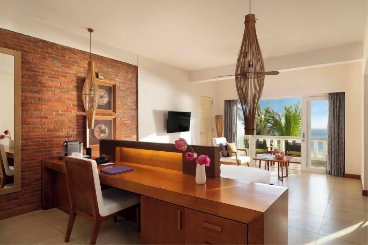 Living area | 43-inch LCD TV with cable channels, TV, toys