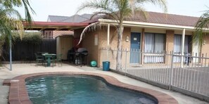 حمّام سباحة خارجي