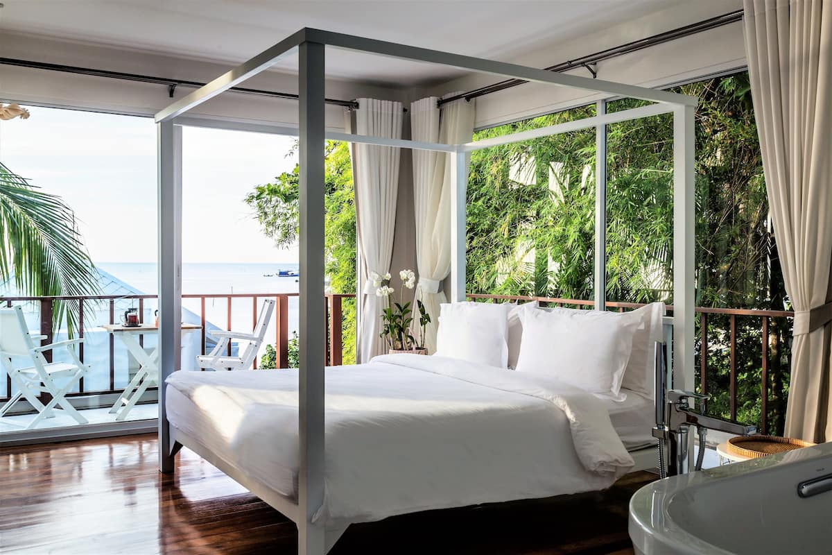 Ocean Deluxe & Terrace | 1 bedroom, minibar, in-room safe, free WiFi