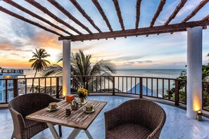 Minibar, in-room safe, free WiFi, bed sheets - Villa Nalinnadda Petite Hotel & Spa - Adults Only (Koh Samui)