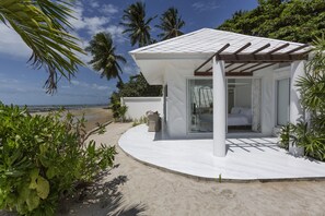 Beachfront Villa & Spa Treatments | Terraza o patio