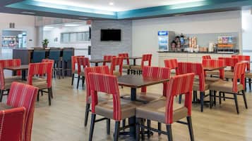 Ókeypis morgunverðarhlaðborð daglega